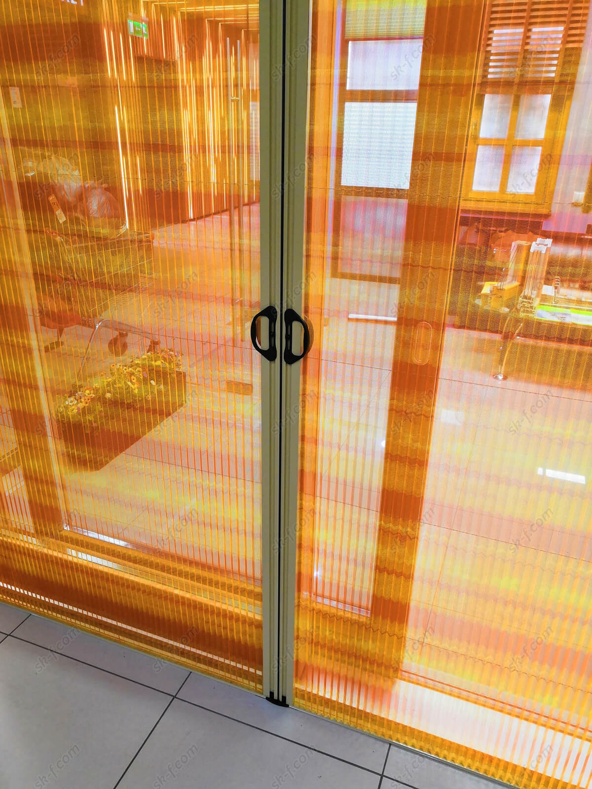 Оранжевая москитная сетка плиссе для дверей